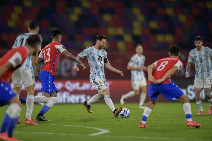 Messi nghẹn ngào trong ngày tri ân Diego Maradona - Bóng Đá