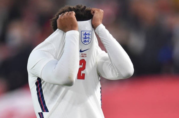 Trent Alexander-Arnold limps off late on against Austria as England suffer major injury blow in 1-0 friendly win - Bóng Đá