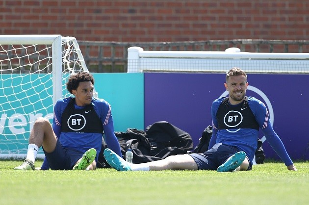 LIVERPOOL’S JORDAN HENDERSON SENDS BRILLIANT NINE-WORD TWEET ABOUT ALEXANDER-ARNOLD - Bóng Đá