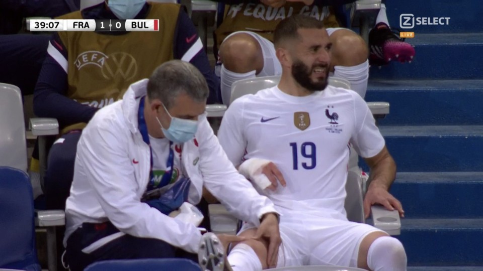 France suffer huge Karim Benzema injury scare as recalled Real Madrid striker forced off one week before Germany opener - Bóng Đá