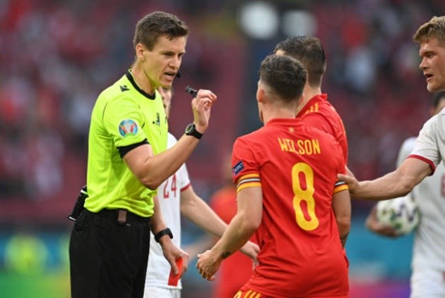 Tình huống vào bóng rợn người của sao Liverpool - Harry Wilson - Bóng Đá