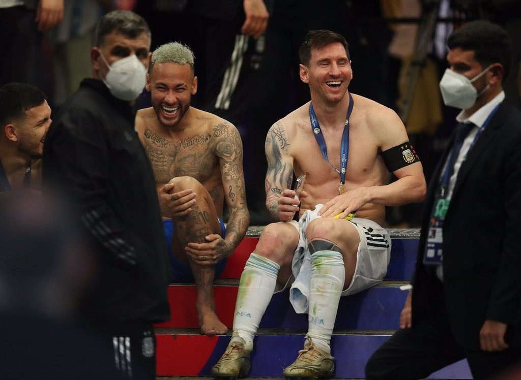 Neymar gây choáng, bật khóc nức nở rồi lại cười toe toét - Bóng Đá