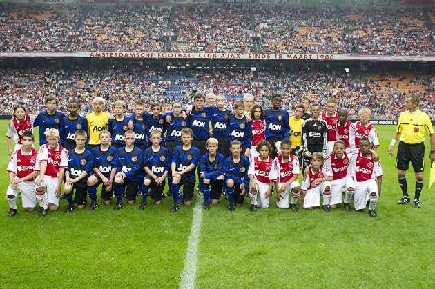 Van der Sar Testimonial - Bóng Đá