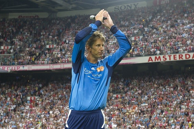 Van der Sar Testimonial - Bóng Đá