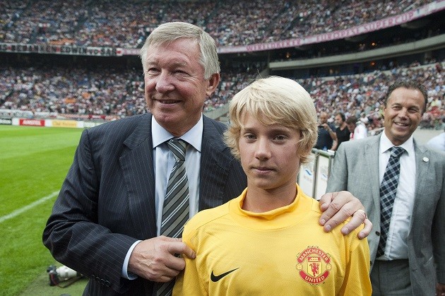 Van der Sar Testimonial - Bóng Đá