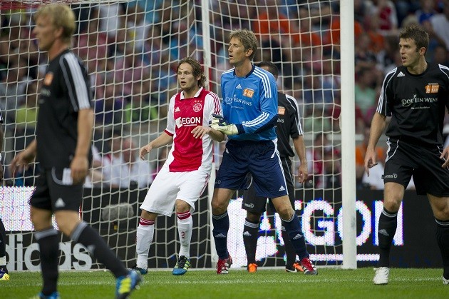 Van der Sar Testimonial - Bóng Đá