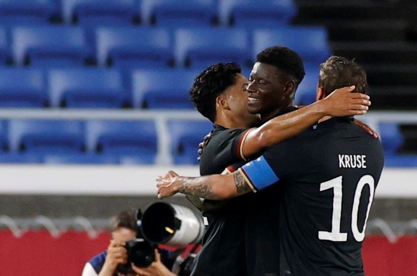 Đức hạ gục - Bóng Đá