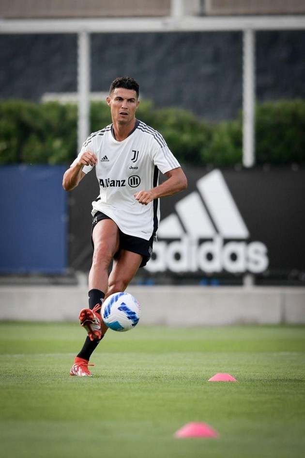 Matthijs de Ligt appears with new appearance at Juventus training - Bóng Đá
