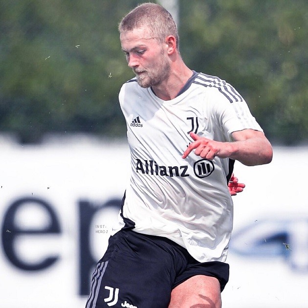 Matthijs de Ligt appears with new appearance at Juventus training - Bóng Đá