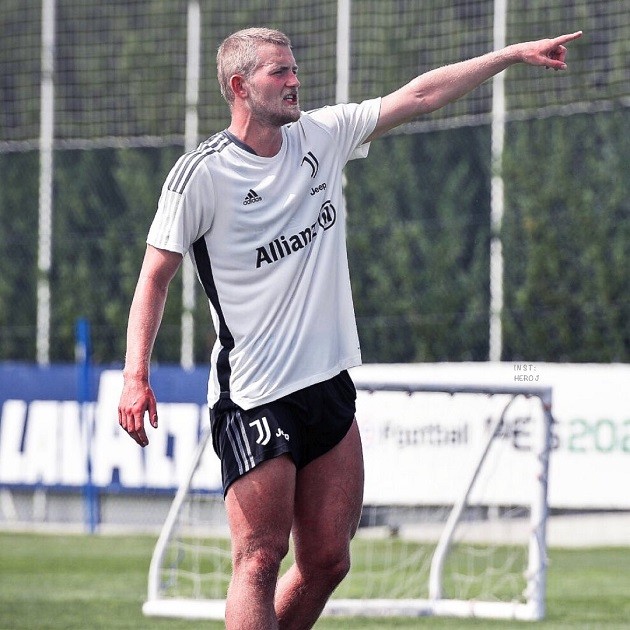 Matthijs de Ligt appears with new appearance at Juventus training - Bóng Đá