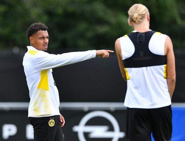 Malen is already training at Borussia Dortmund despite the fact that the transfer is not yet complete - Bóng Đá