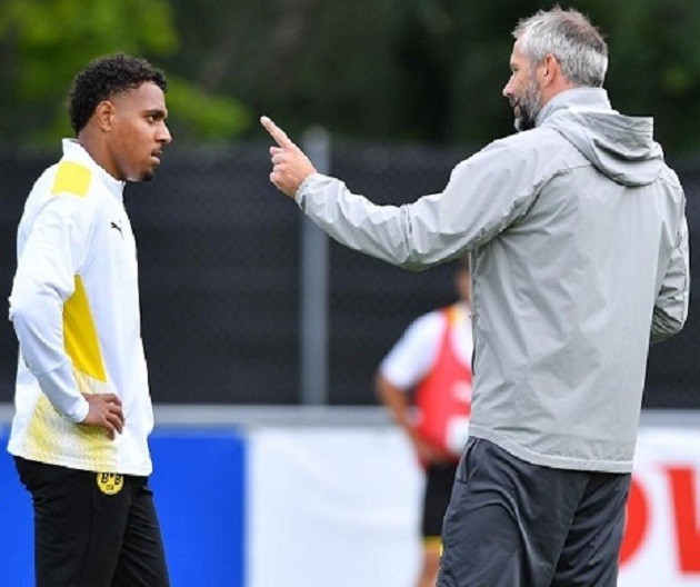 Malen is already training at Borussia Dortmund despite the fact that the transfer is not yet complete - Bóng Đá