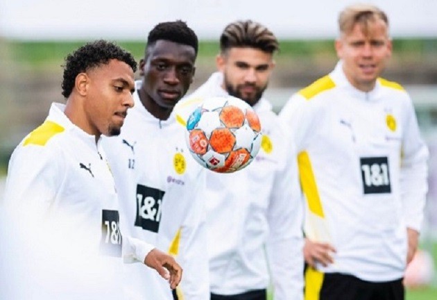 Malen is already training at Borussia Dortmund despite the fact that the transfer is not yet complete - Bóng Đá