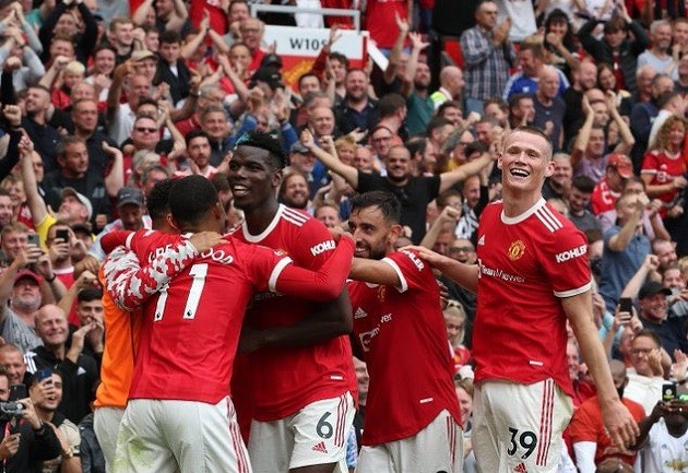 Manchester United fans loved what Paul Pogba did to Bruno Fernandes at full-time - Bóng Đá