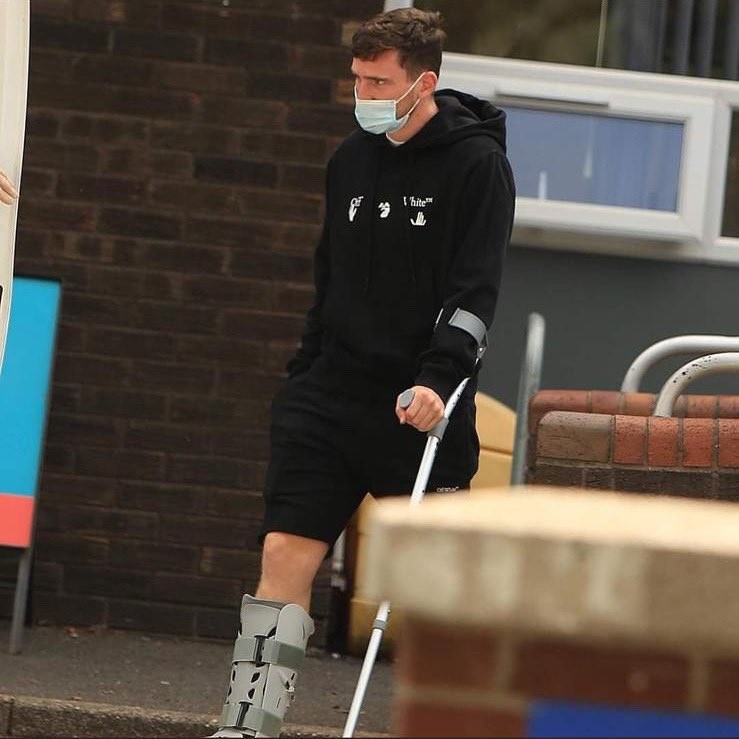 Jurgen Klopp says Liverpool 'got lucky' with Andy Robertson's ankle injury - Bóng Đá