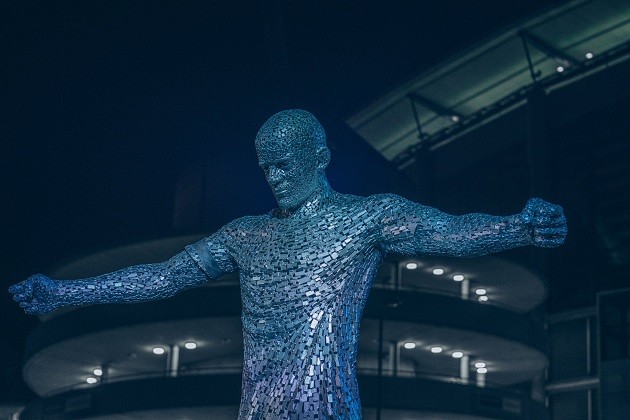 Manchester City unveiled statues of David Silva and Vincent Kompany at the Etihad  - Bóng Đá