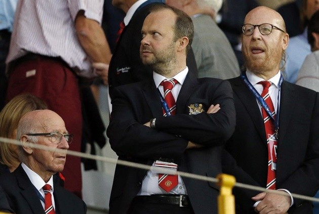 Fan M.U thuê máy bay đòi đuổi Woodward - Bóng Đá