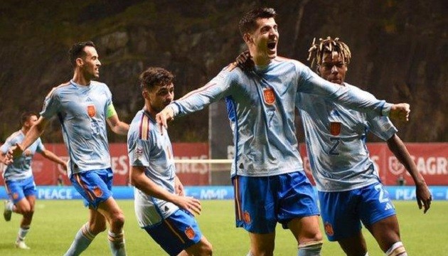 Ronaldo vô hại, Bồ Đào Nha bị loại trong gang tấc - Bóng Đá
