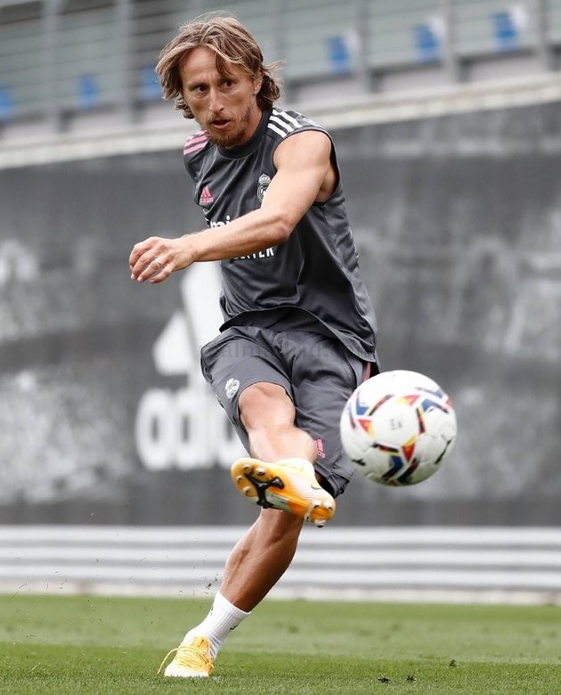 Modric 35 tuổi - Bóng Đá