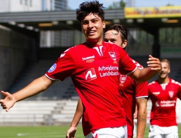 MANCHESTER UNITED KEEPING TABS ON WAHID FAGHIR - Bóng Đá