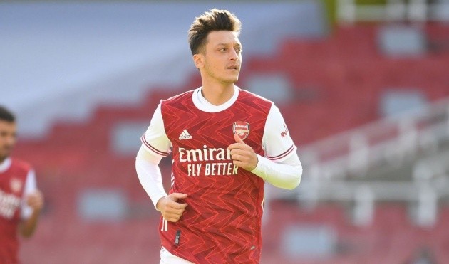 Aubameyang scores twice & Ozil features as Arsenal suffer friendly defeat to Aston Villa - Bóng Đá