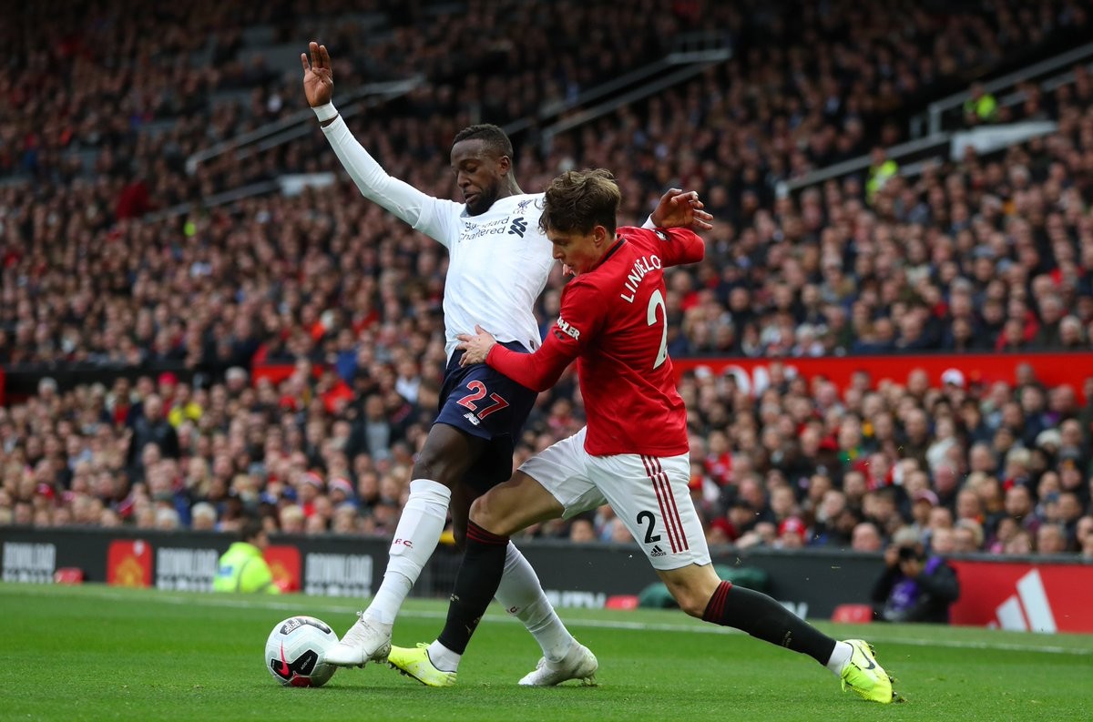 LIVERPOOL FANS SLAM ORIGI DISPLAY V MAN UTD - Bóng Đá