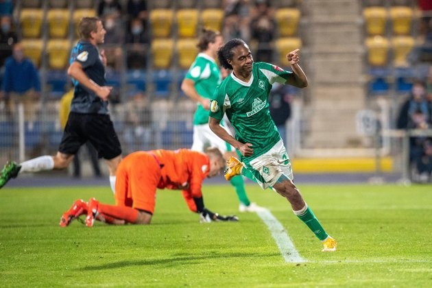 Tahith Chong ghi bànd - Bóng Đá