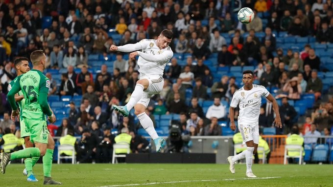 Fans go crazy as Luka Jovic scores for Los Blancos at last - Bóng Đá