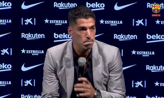 Luis Suarez aims dig at Barcelona’s president Josep Maria Bartomeu during farewell press conference  - Bóng Đá