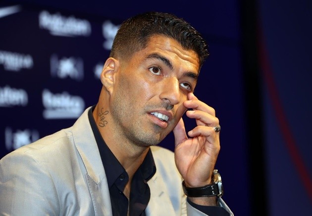 Luis Suarez aims dig at Barcelona’s president Josep Maria Bartomeu during farewell press conference  - Bóng Đá