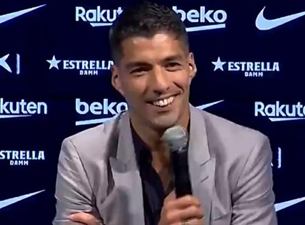 Luis Suarez aims dig at Barcelona’s president Josep Maria Bartomeu during farewell press conference  - Bóng Đá