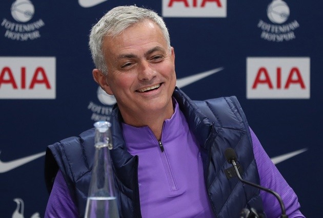Ảnh cuộc họp báo đầu tiên của Mourinho - Bóng Đá