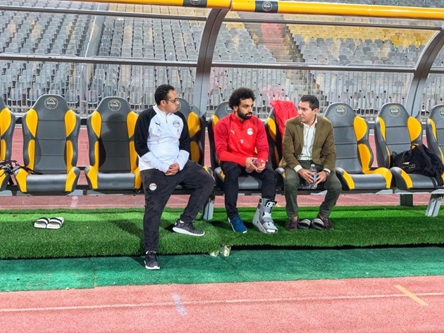 Liverpool sweating with Mohamed Salah spotted wearing protective boot - Bóng Đá