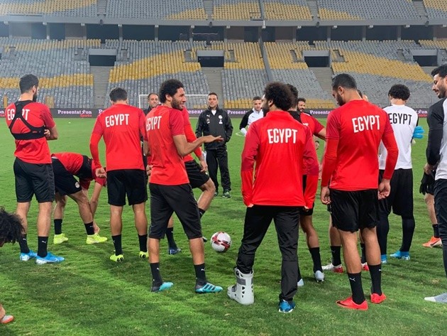 Liverpool sweating with Mohamed Salah spotted wearing protective boot - Bóng Đá