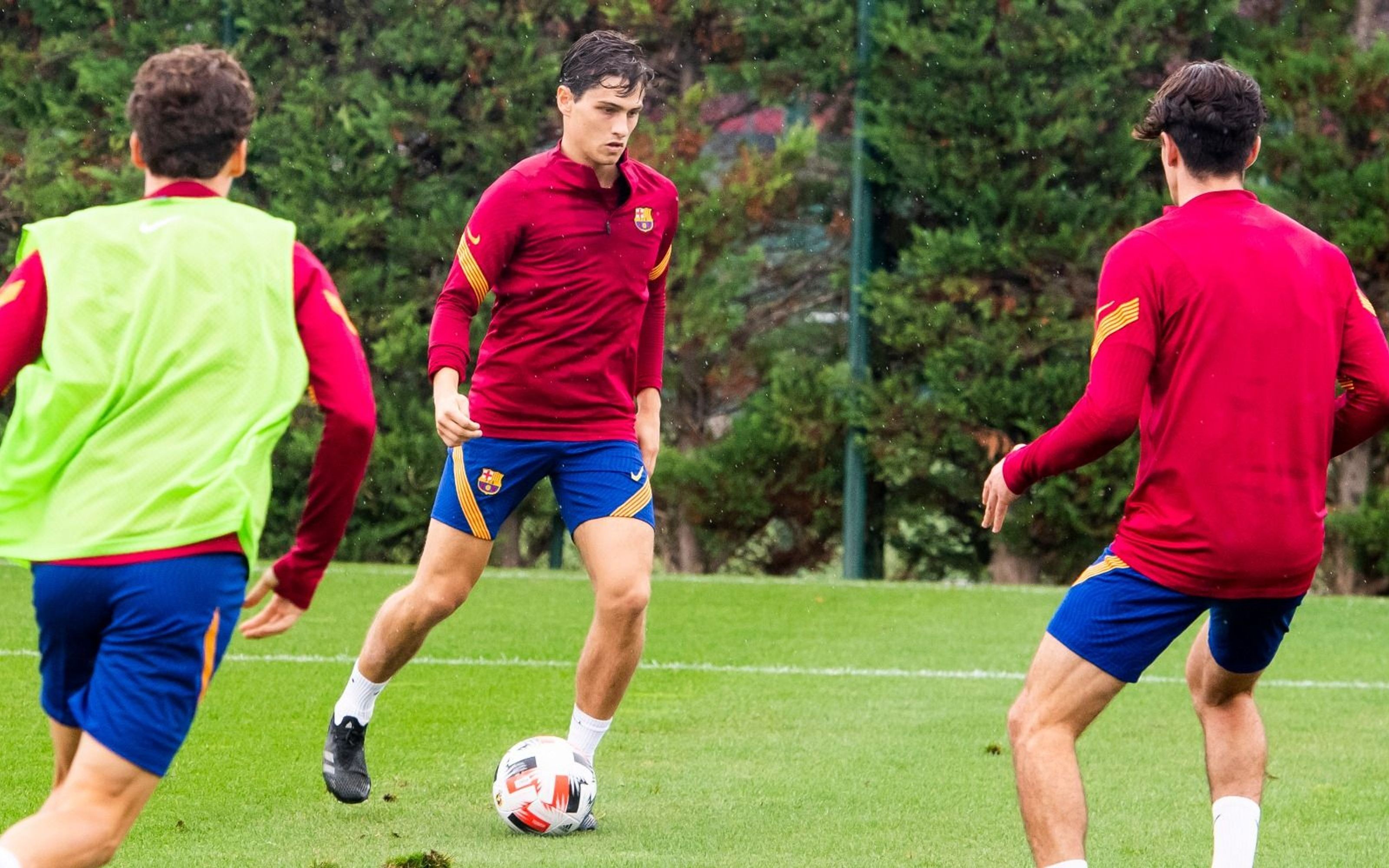 OFFICIAL: BARCELONA SIGN Andrés Solano - Bóng Đá