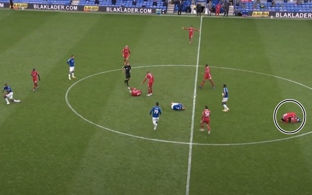Joe Gomez’s reaction to Richarlison’s horror tackle on Thiago Alcantara said it all - Bóng Đá
