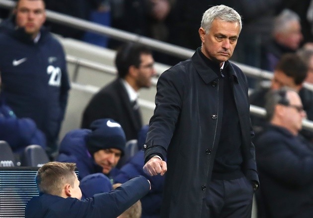 Spurs ballboy who ‘assisted’ Kane goal and was hugged by Mourinho joins team for pre-match meal - Bóng Đá