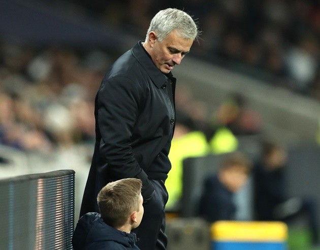 Spurs ballboy who ‘assisted’ Kane goal and was hugged by Mourinho joins team for pre-match meal - Bóng Đá