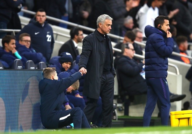 Spurs ballboy who ‘assisted’ Kane goal and was hugged by Mourinho joins team for pre-match meal - Bóng Đá