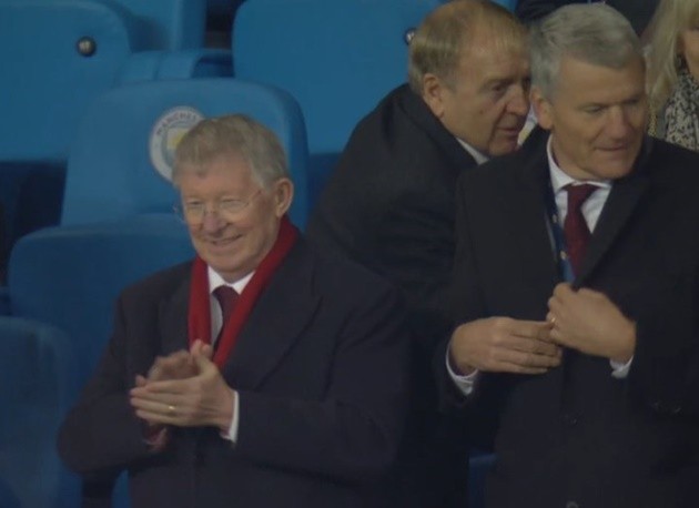 Sir Alex vỗ tay sau trận - Bóng Đá