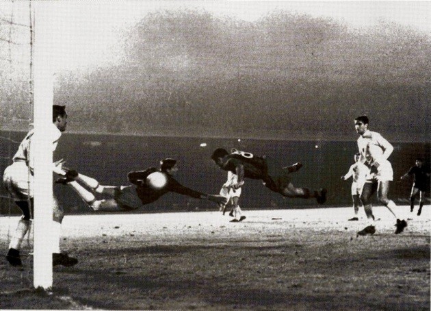 Evaristo's spectacular goal snatched  @FCBarcelona  victory in El Clásico & handed their arch-rivals a 1st-ever - Bóng Đá