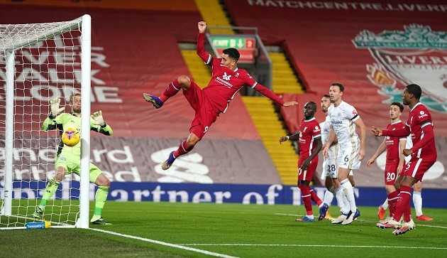 Phản ứng của cả đội hình Liverpool sau khi Firmino ghi bàn - Bóng Đá