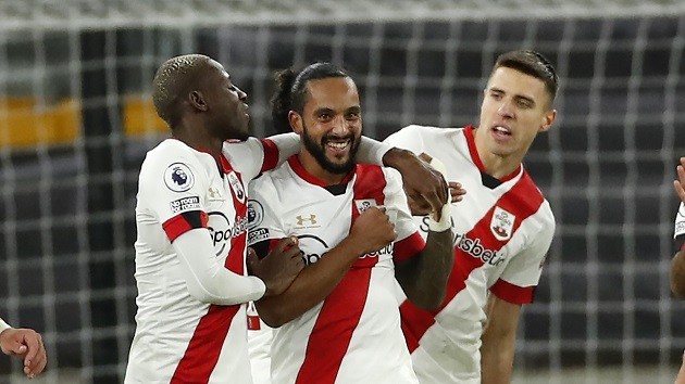 Theo Walcott ghi bàn đầu tiên cho Southampton sau 25 năm - Bóng Đá