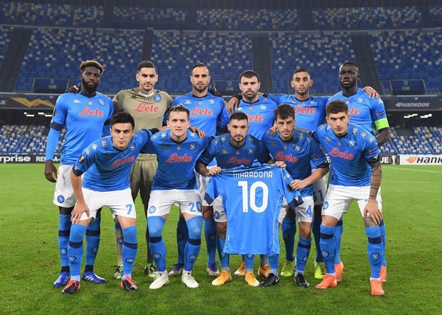 Đêm qua, Diego Maradona đã trở về với Napoli - Bóng Đá