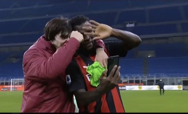 Hình ảnh đẹp về tình thầy trò ở AC Milan - Bóng Đá