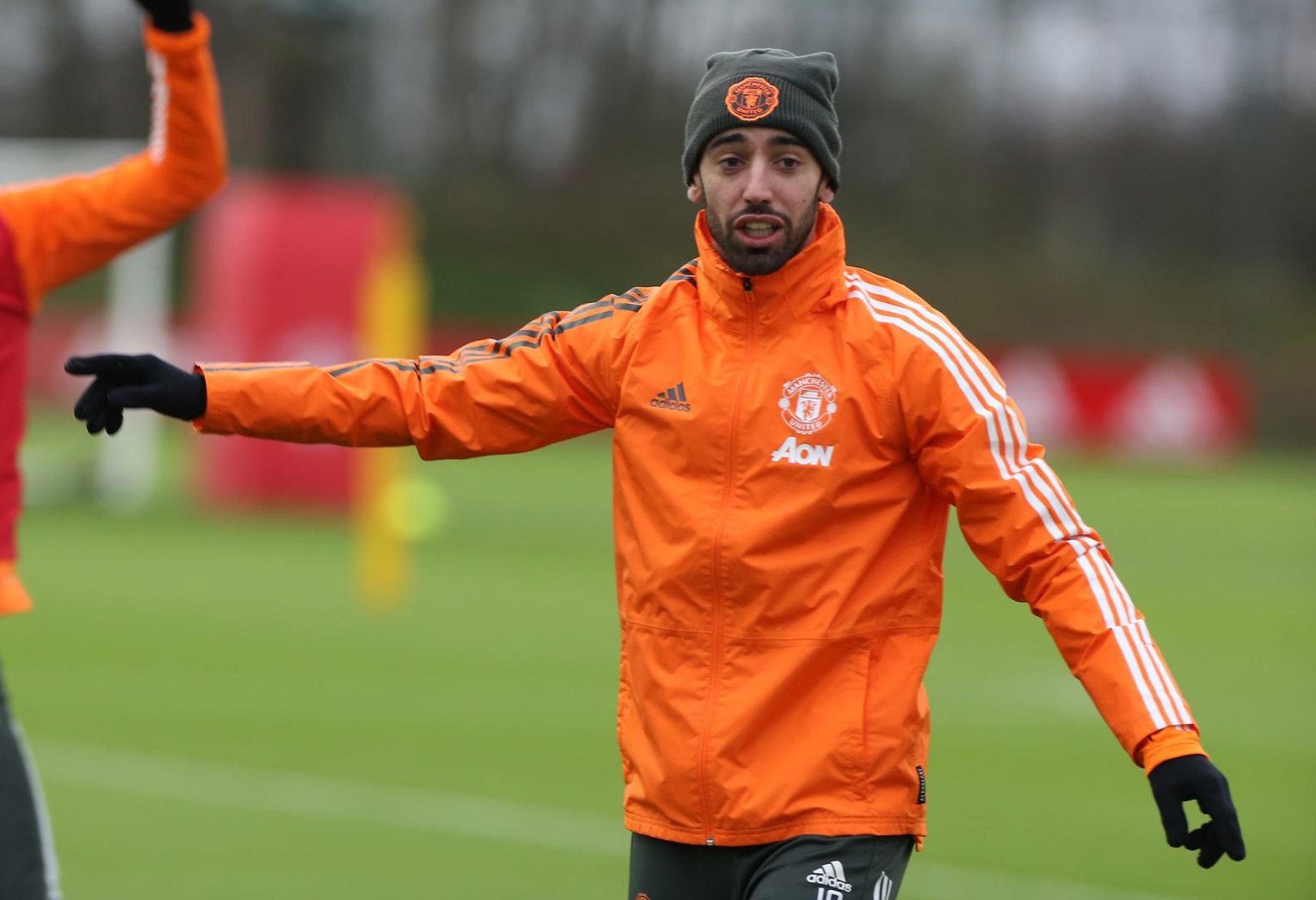 Cả đội M.U căng sức tập luyện, Bruno Fernandes nhận món quà đặc biệt - Bóng Đá