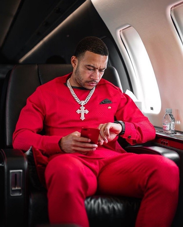 Memphis Depay siêu ngầu trên tạp chí, nhắc đến ông chỉ M.U trong bản rap mới - Bóng Đá