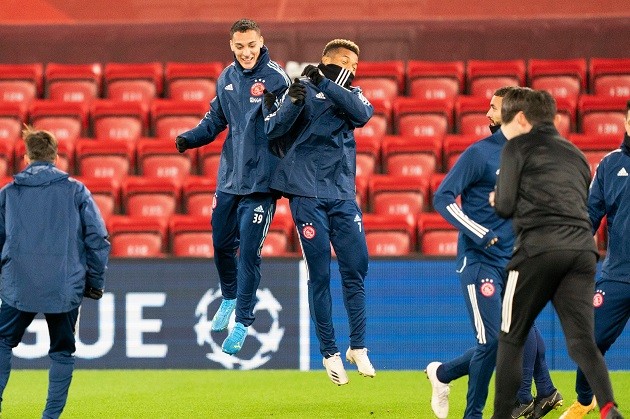Dàn 'hàng hot' châu Âu tươi cười tập luyện trên sân Anfield - Bóng Đá