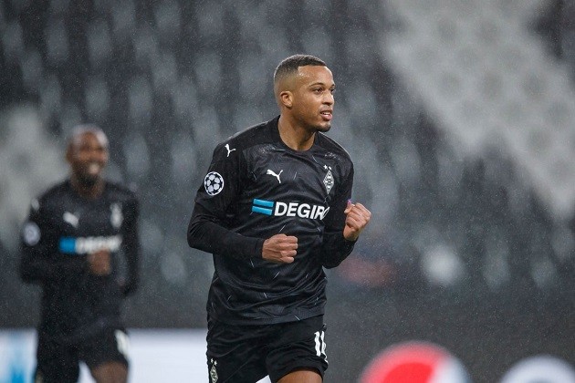 Cận cảnh pha bỏ lỡ khó tin của Ashley Young khiến Inter suýt ôm hận - Bóng Đá