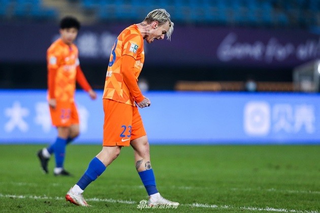 Giovanni van Bronckhorst is leaving China after just a year - Bóng Đá